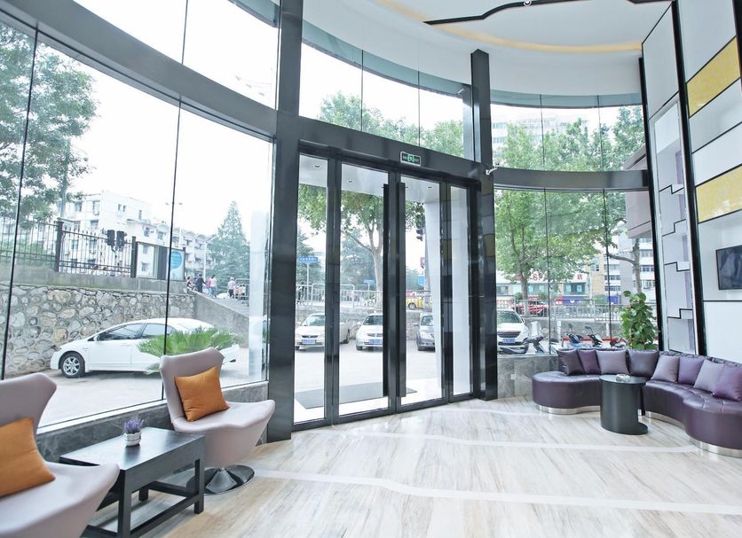 Lavande Hotels Nanjing Confucius Temple Daguang Road lobby with curved seating and glass entrance in Nanjing