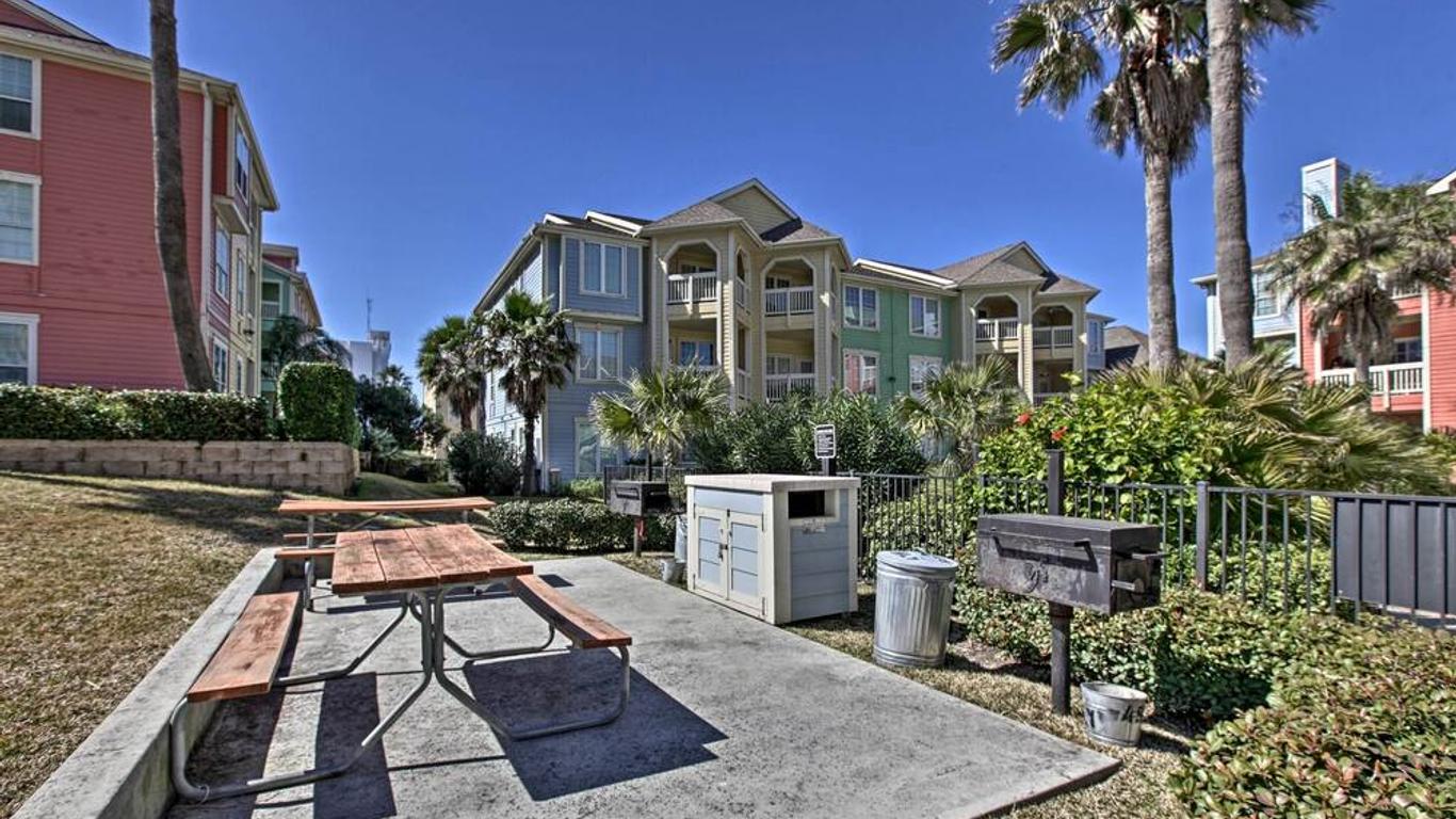 Walk to Beach Lavish Resort Escape in Galveston!