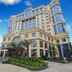 Yichang Guobin Bandao Hotel in Yichang, exterior view of a multi-story hotel with landscaped entrance