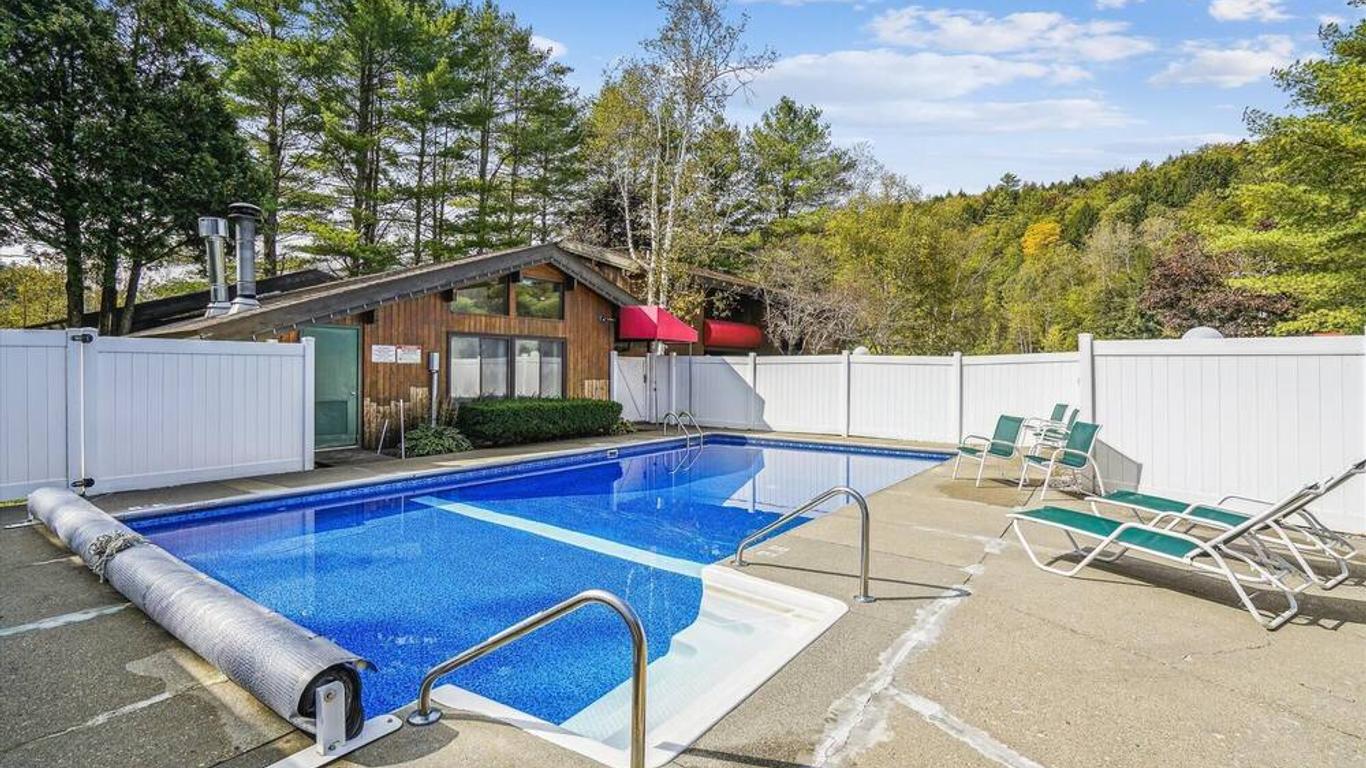 104 Two Queen Bed Standard Hotel Room outdoor heated pool