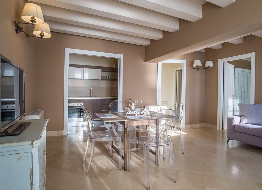 Dining room Photo