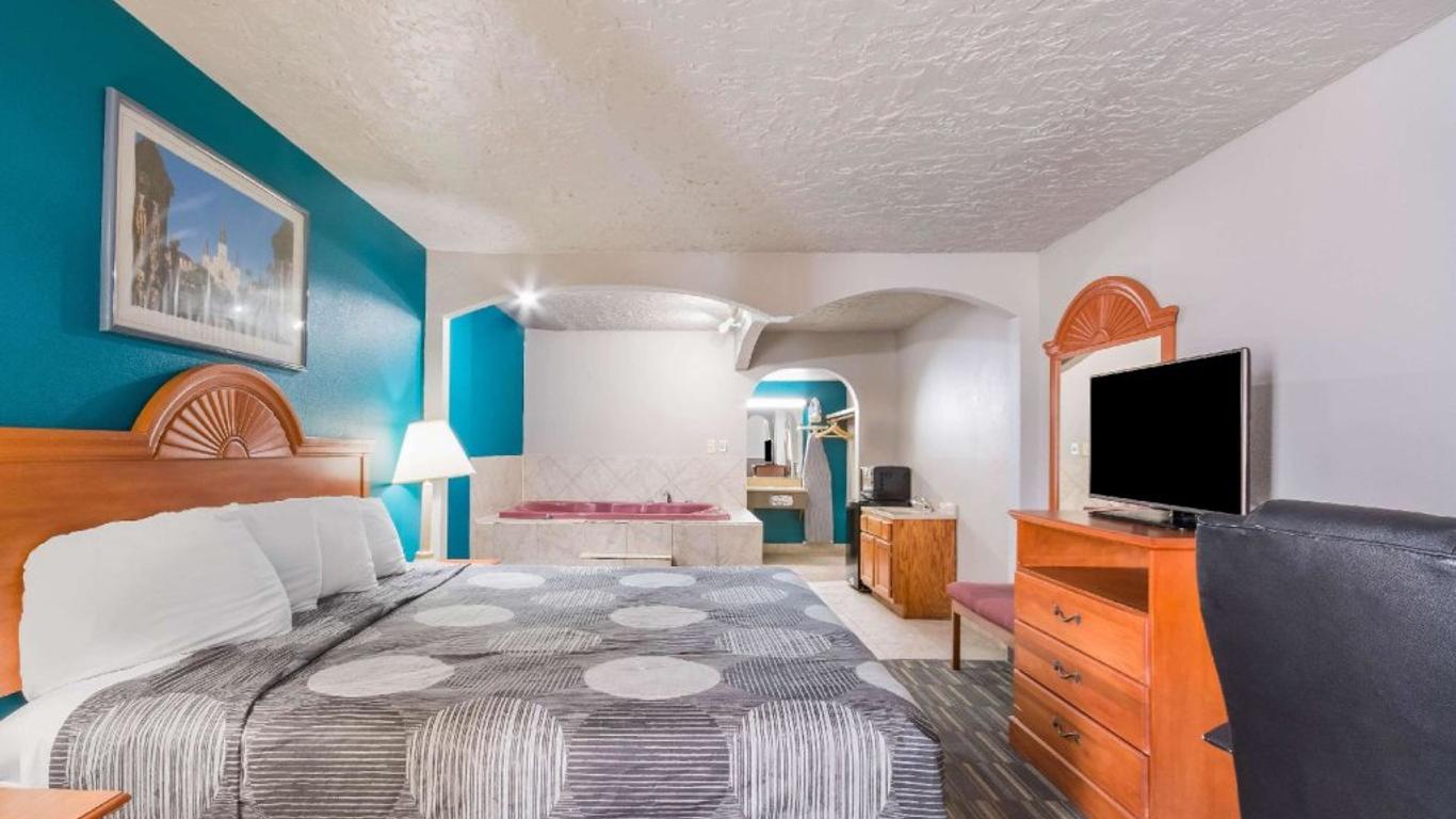 Econo Lodge Inn & Suites