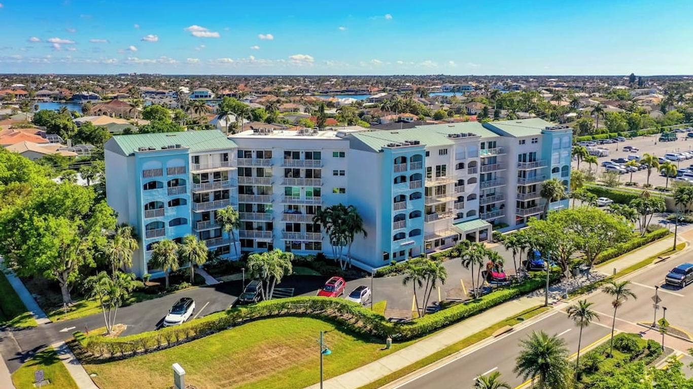 1 Bed Direct Beach Access, Close to J.W. Marriott!