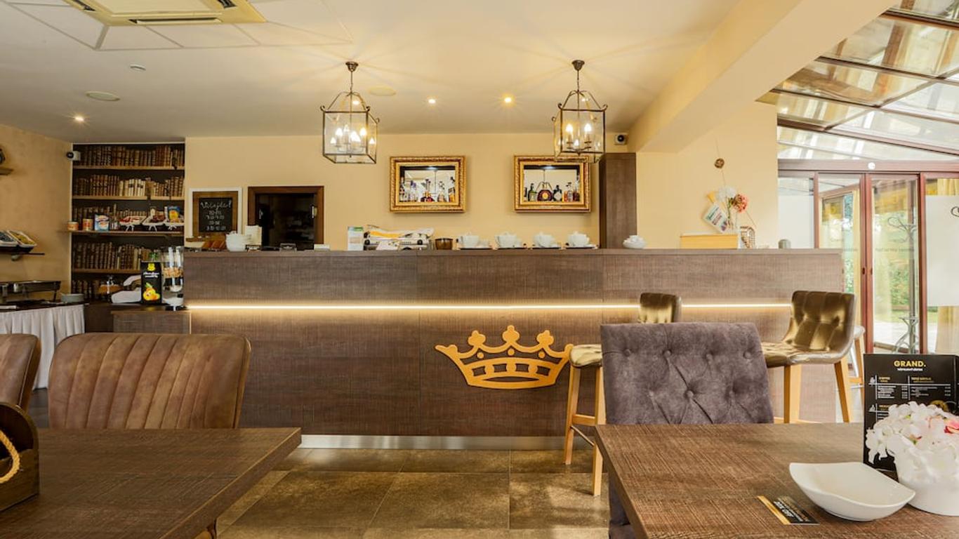 Grand Hotel Senica, Garni