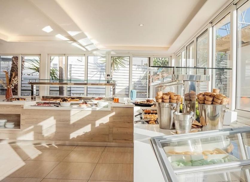 Buffet Photo