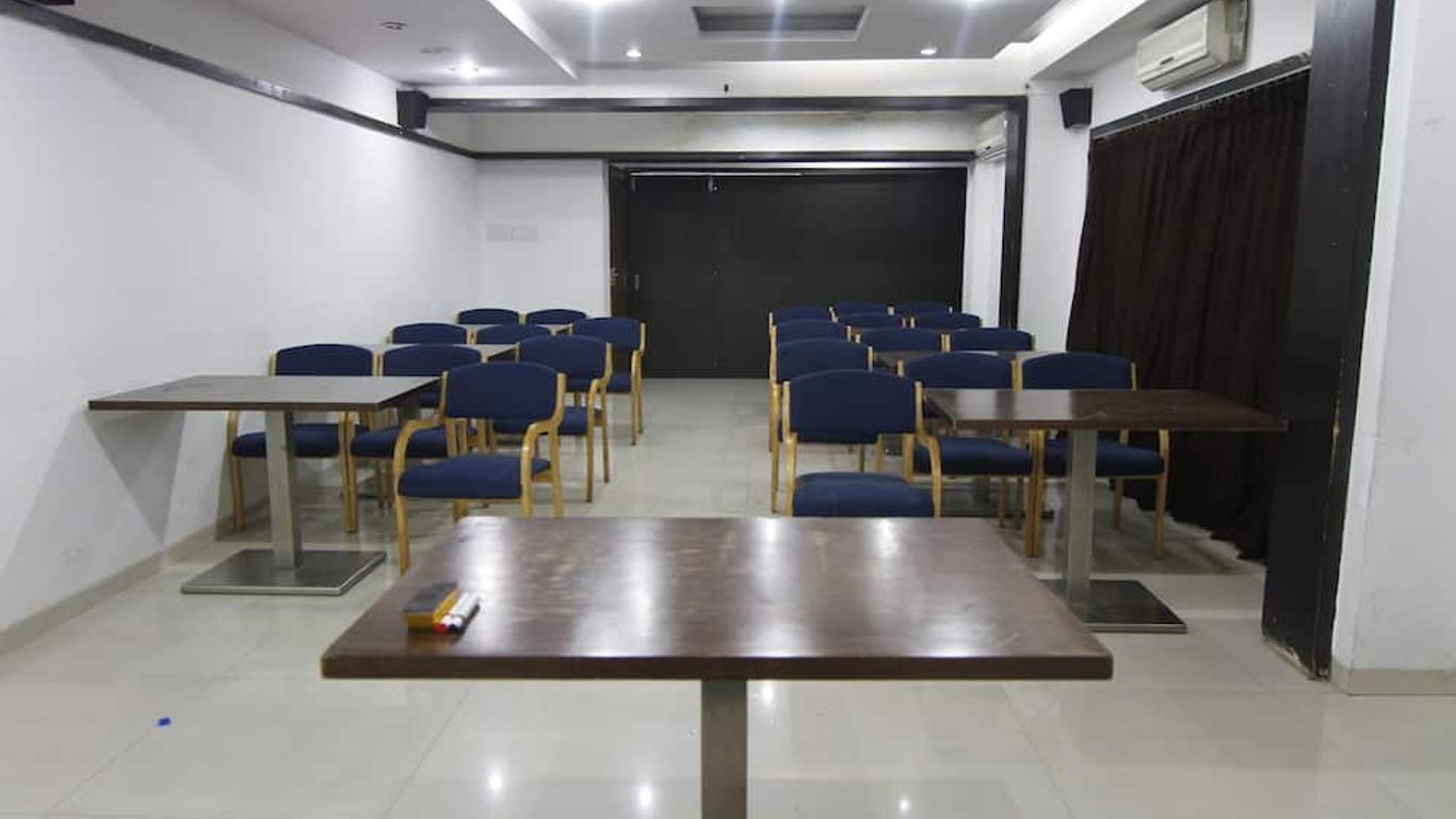 Rapid Lakme Executive Hotel