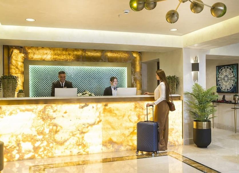 Front desk Photo
