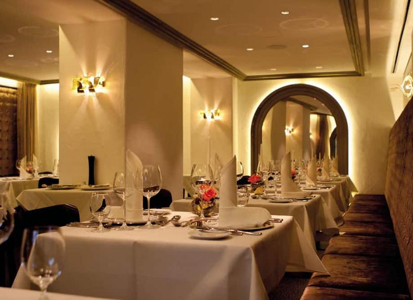 Banquet hall Photo