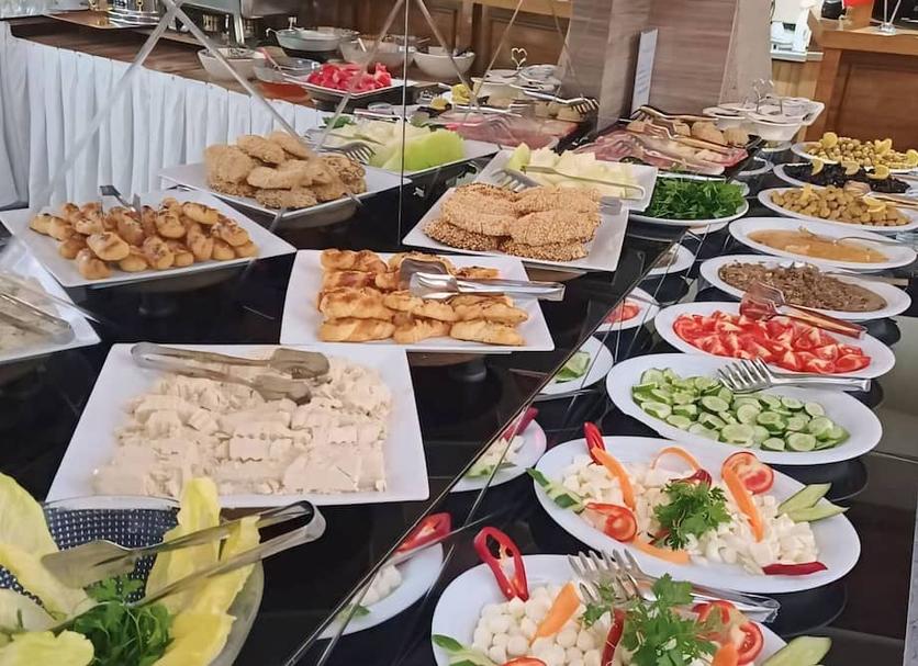 Buffet Photo