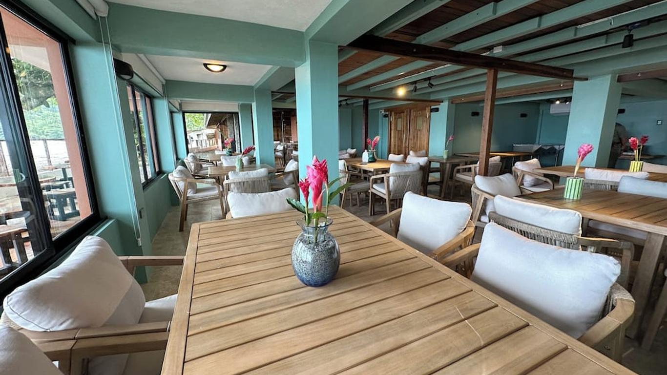 Mt. Plaisir Estate Hotel