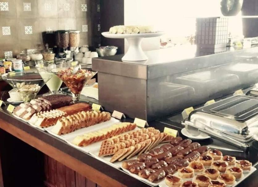 Buffet Photo