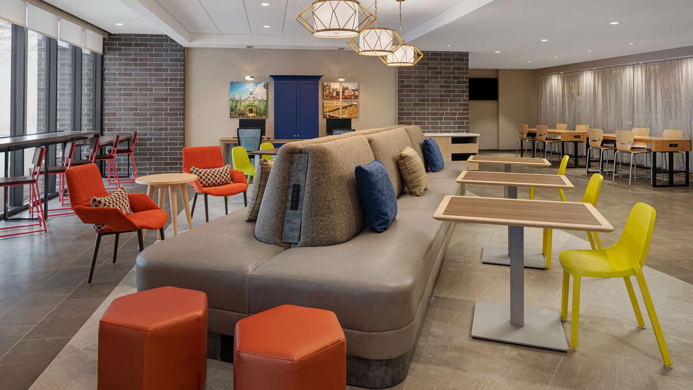 Home2 Suites by Hilton Des Moines at Drake University