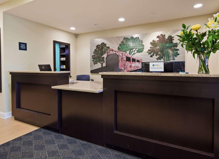 Front desk Photo