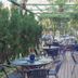 Outdoor terrace seating at Brasília Imperial Hotel e Eventos in Brasilia with tables, chairs, and greenery