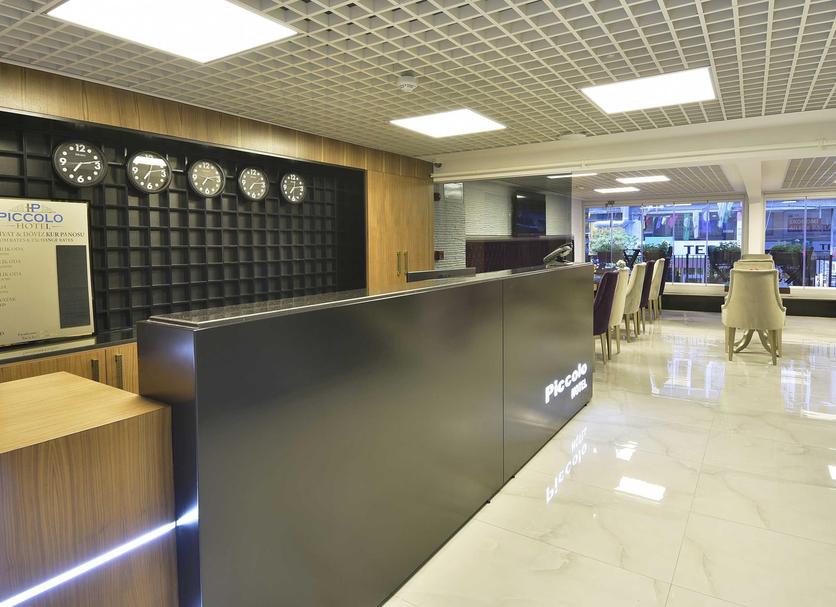 Front desk Photo