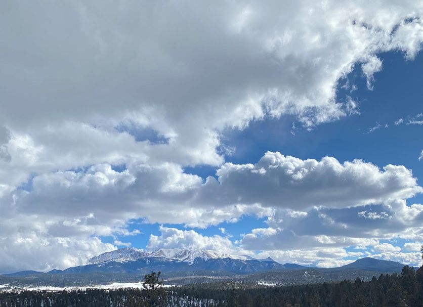 Pikes Peak Paradise Bed and Breakfast in Woodland Park with balcony seating and mountain views