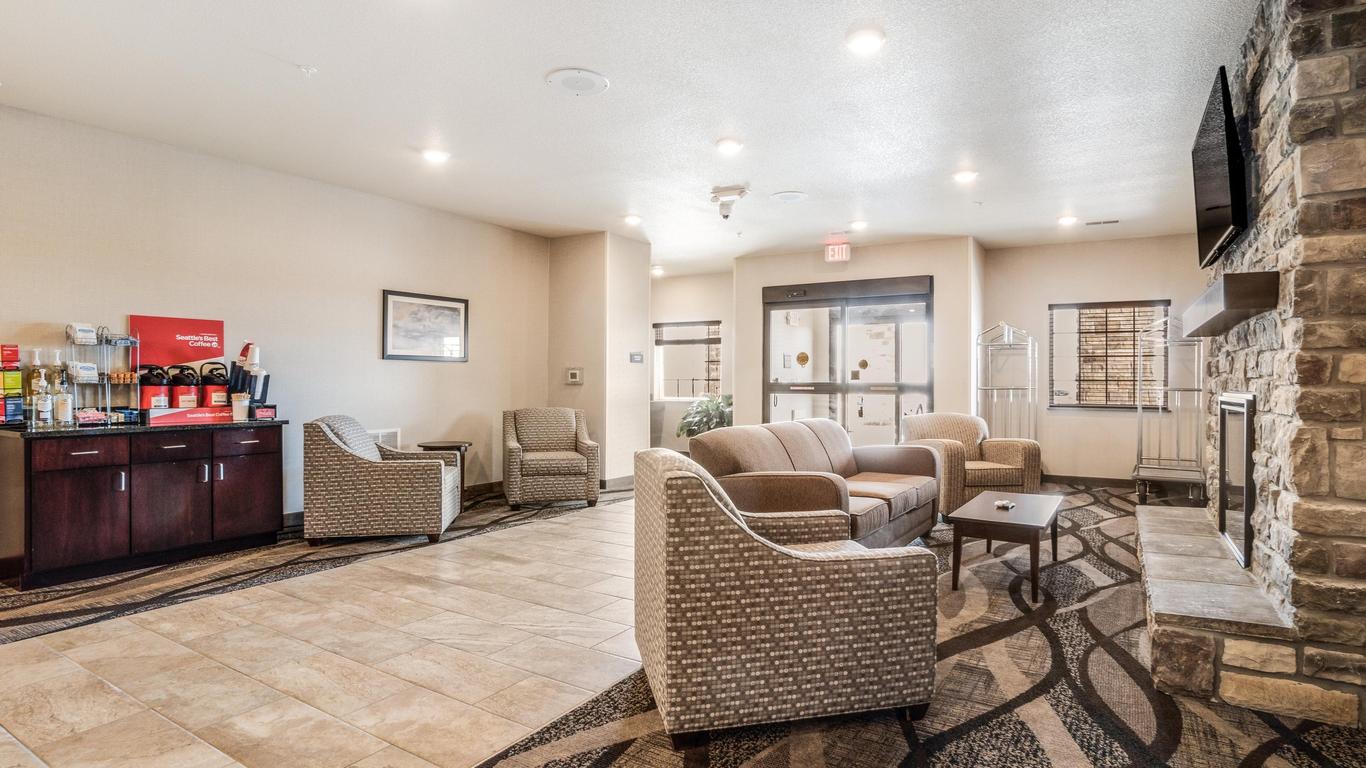 Cobblestone Hotel & Suites - Newport