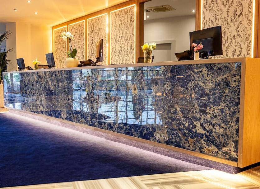Front desk Photo