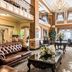 Hotel Bothwell Sedalia Central District lobby with chandelier, leather sofas and a glass coffee table in Sedalia