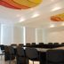 Comfort Inn Cancun Aeropuerto meeting room in Cancún with conference table and colorful ceiling accents