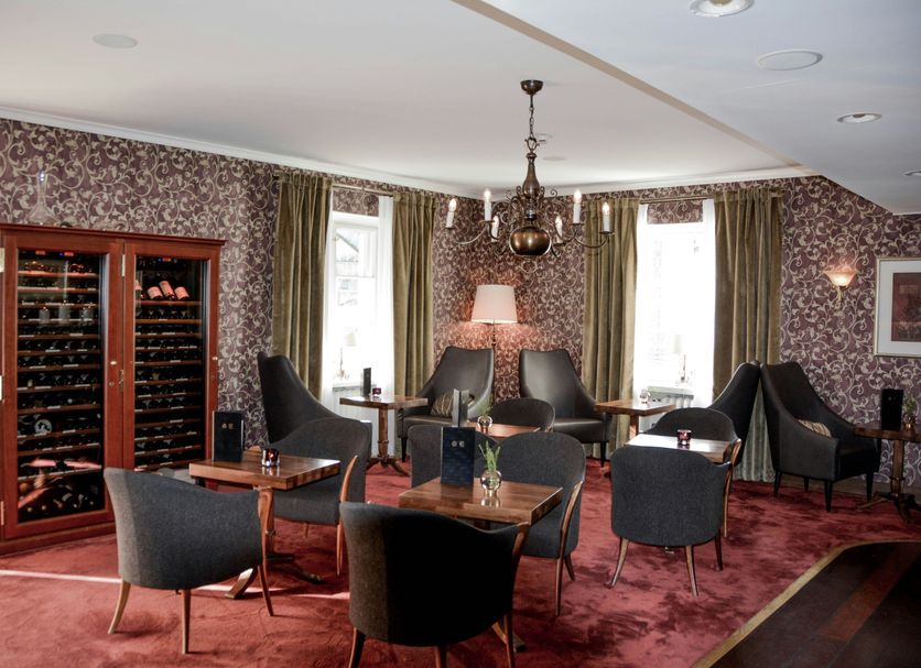 Boutique Hotel Yöpuu in Jyväskylä lounge with wine cabinet and seating area