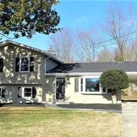 5 bedrooms with 4 Full Bath, Fire Pit, BBQ and Plush Amen on 1/2 acre