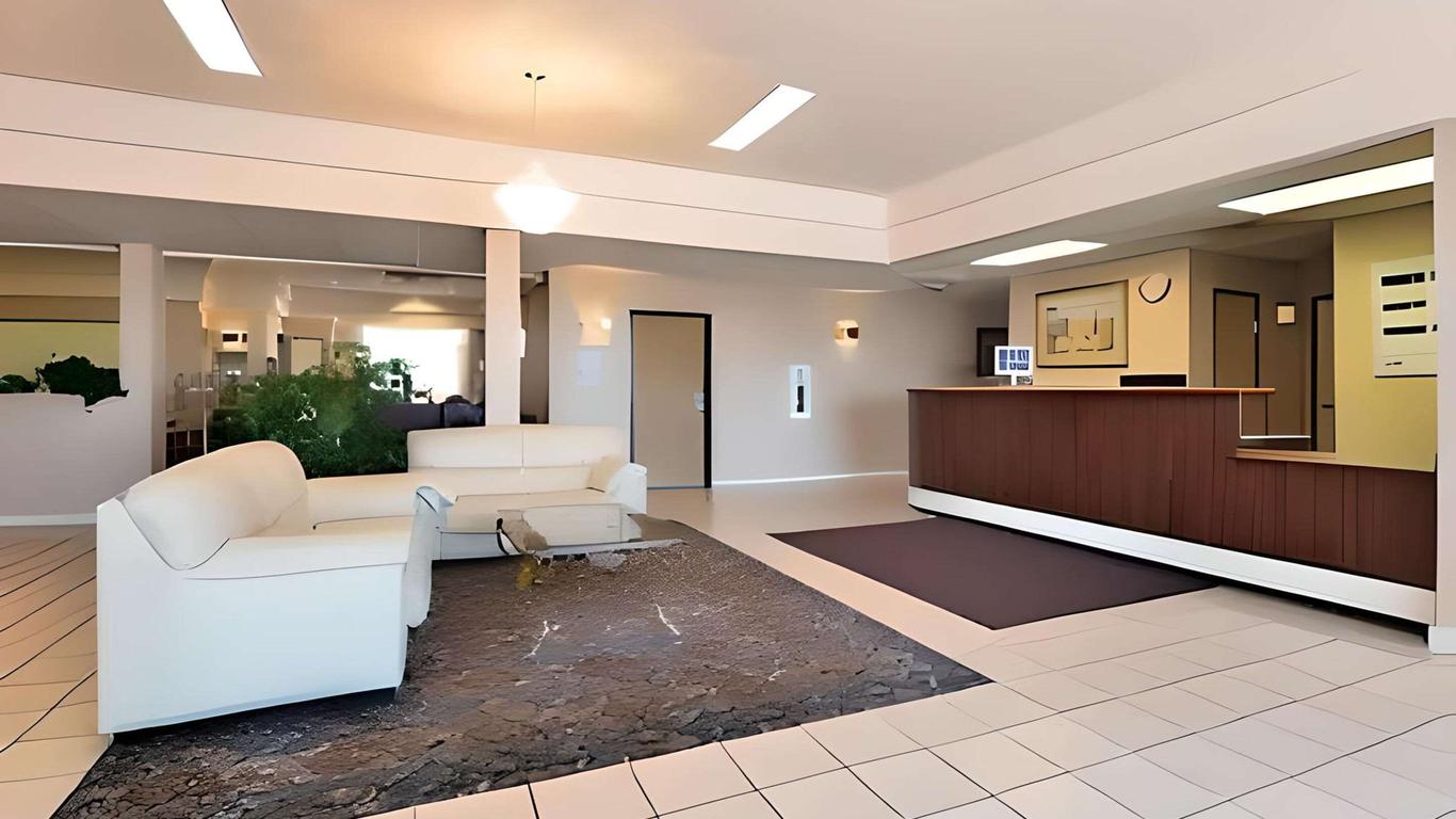 Econo Lodge Inn and Suites