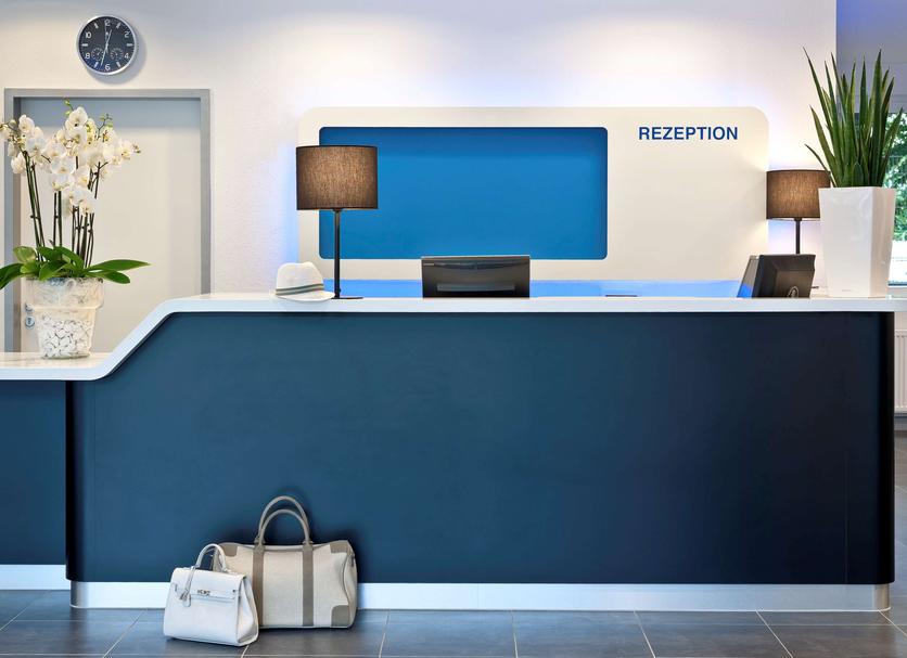 Front desk Photo
