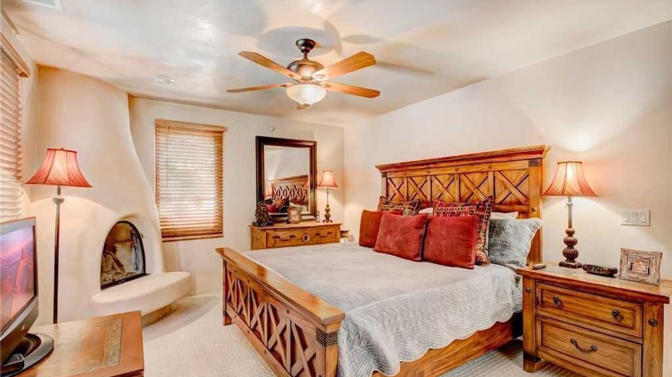 El Corazon De Santa Fe - Three Bedroom Home