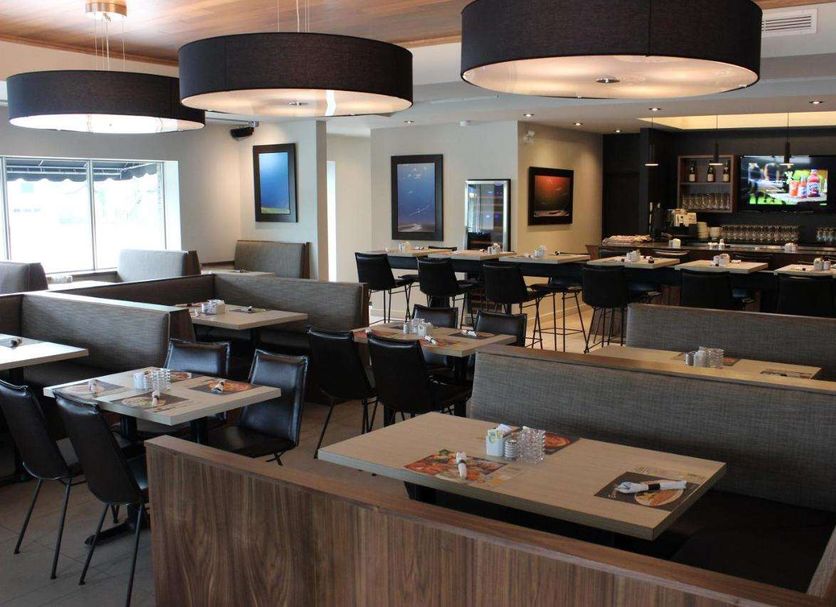Hotel Baie Saint Paul bar and lounge in Baie-Saint-Paul with booth seating and large pendant lights