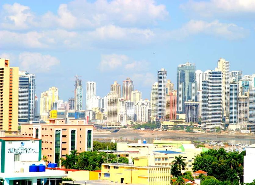 Hotel Caribe Panamá in Panama City with skyline and waterfront city view