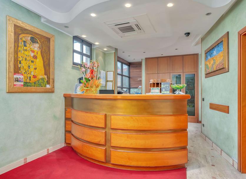Front desk Photo