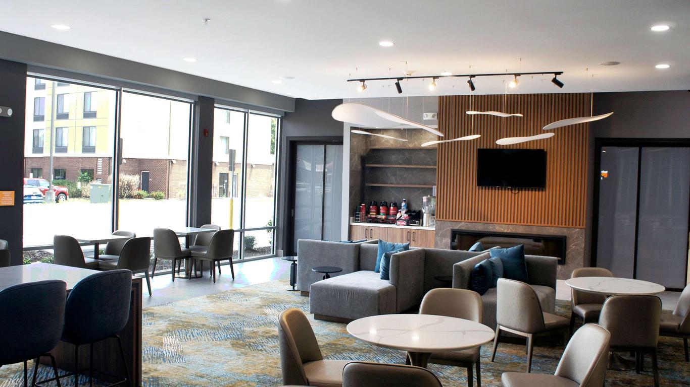 La Quinta Inn & Suites By Wyndham Manchester / Arnold Afb