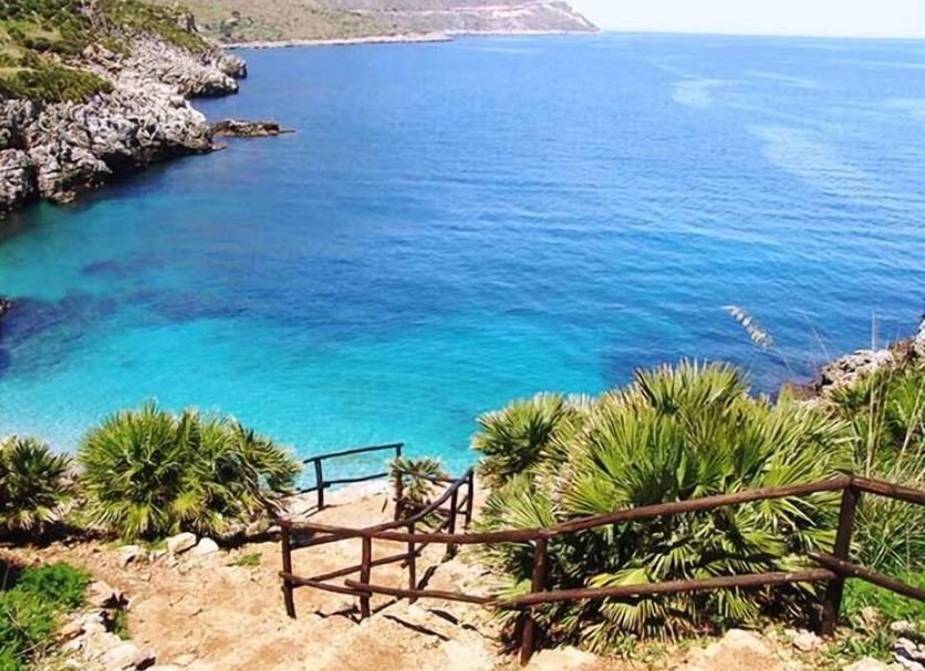 La Suite Di Segesta in Calatafimi-Segesta with rocky coastal cove and turquoise sea view