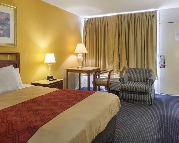 Econo Lodge Petersburg - Fort Lee from $49. Petersburg Hotel Deals &  Reviews - KAYAK