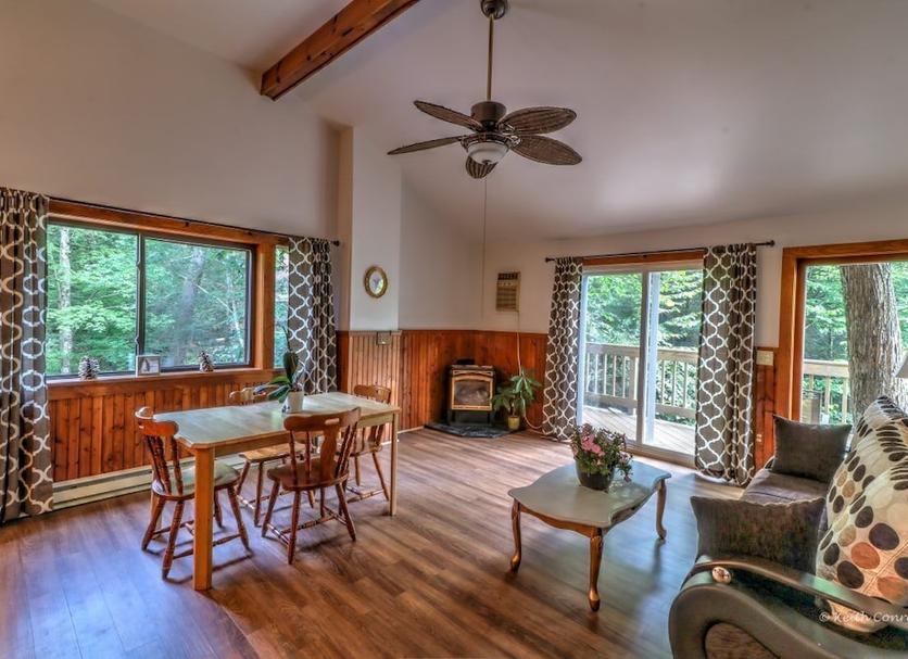 Dining room Photo