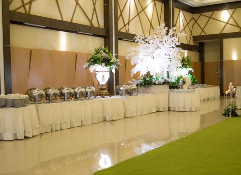 Buffet Photo