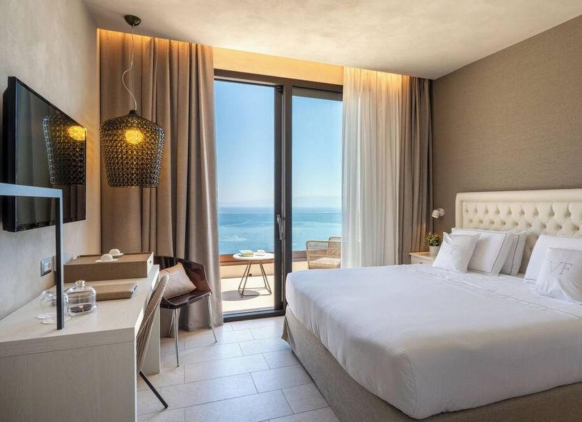 Villa Fiorita Boutique Hotel in Taormina bedroom with sea view balcony and double bed