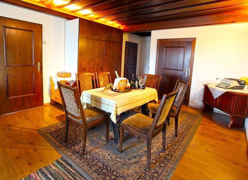 Dining room Photo