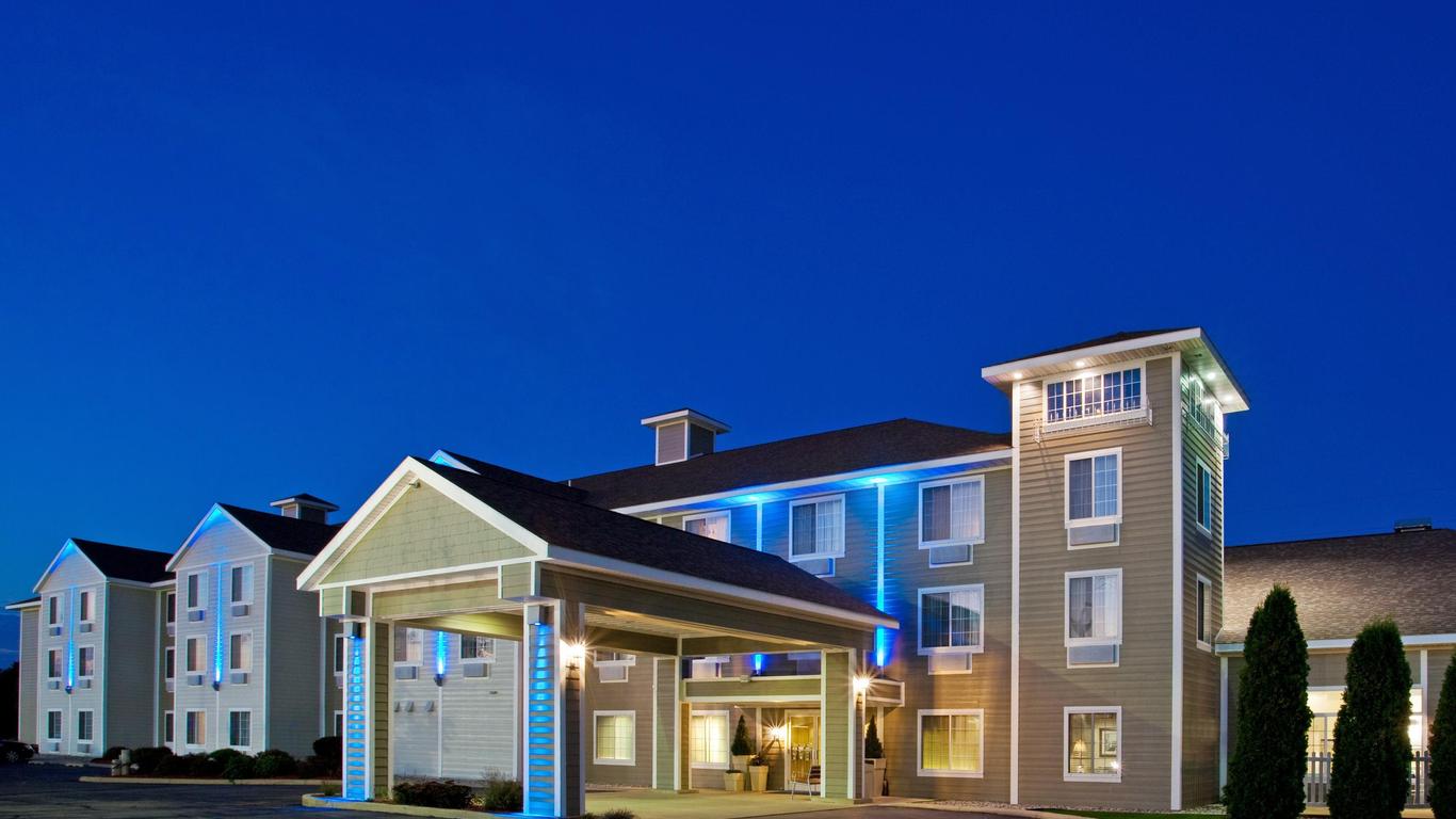 Holiday Inn Express & Suites New Buffalo, An IHG Hotel