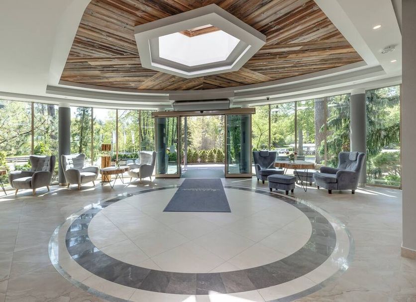 Hotel Warszawa Spa & Resort in Augustów lobby with panoramic windows and circular skylight