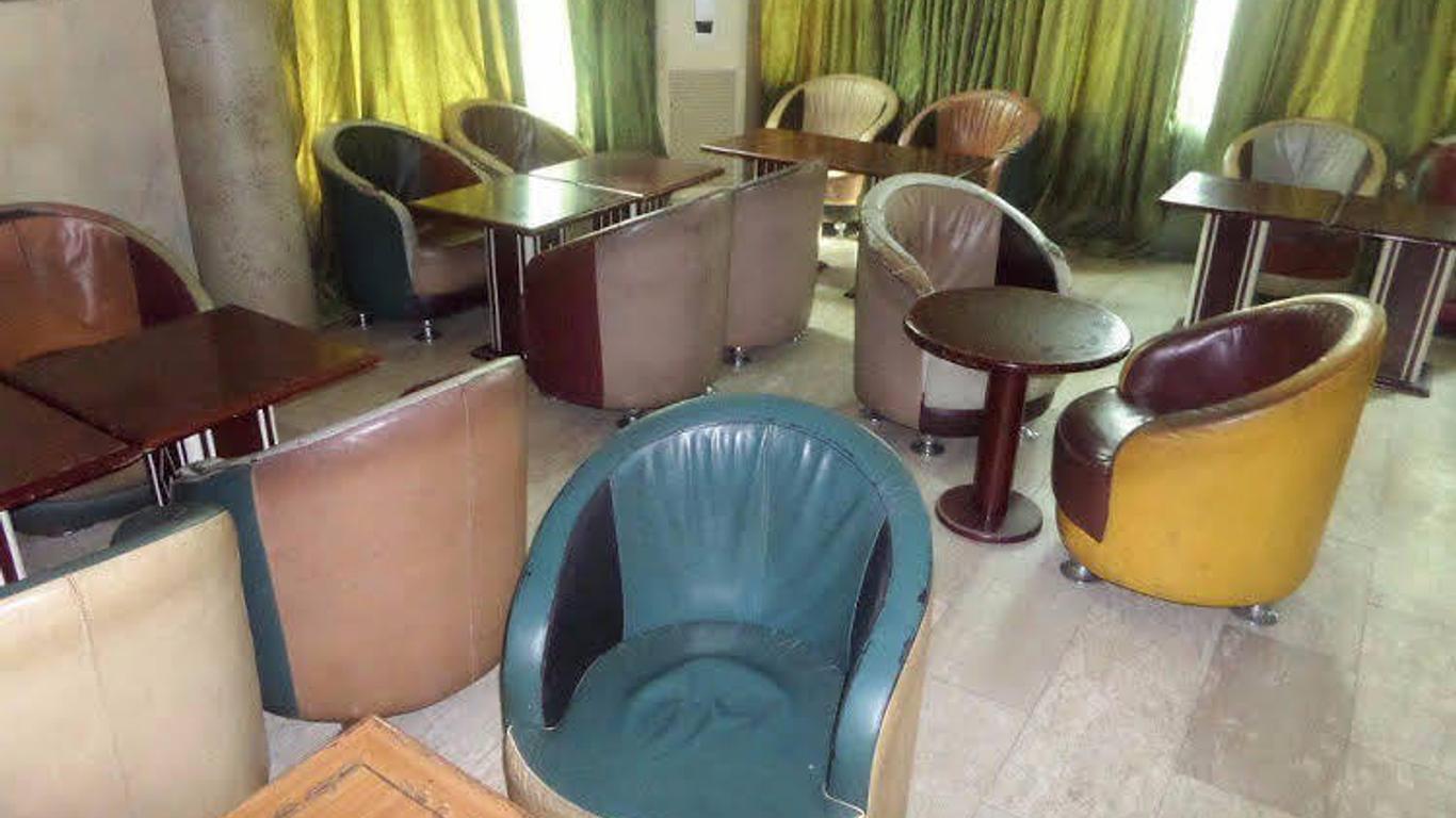 C.courtesy Suites