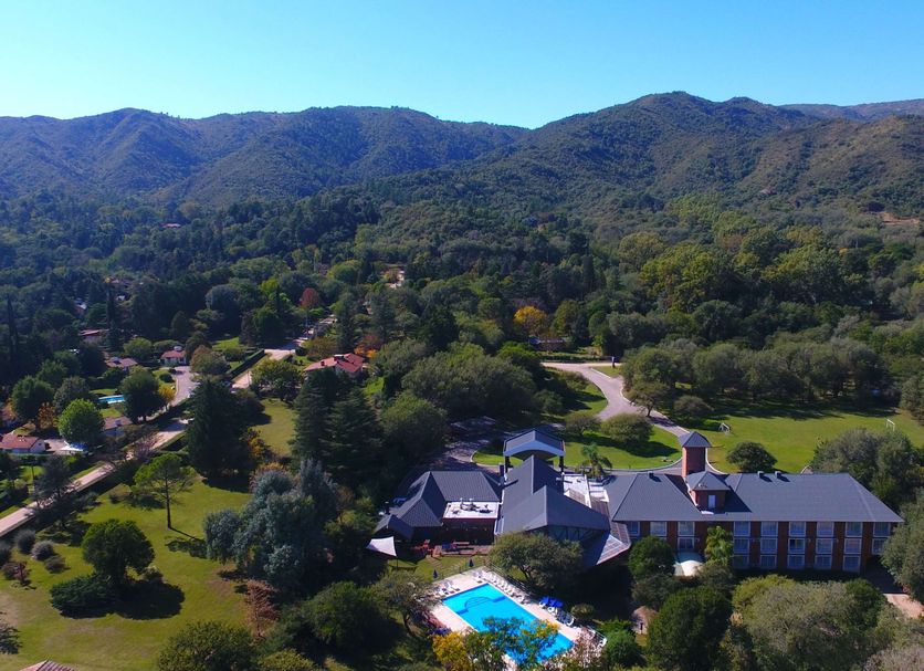 Howard Johnson by Wyndham, Villa General Belgrano with mountain views and outdoor pool