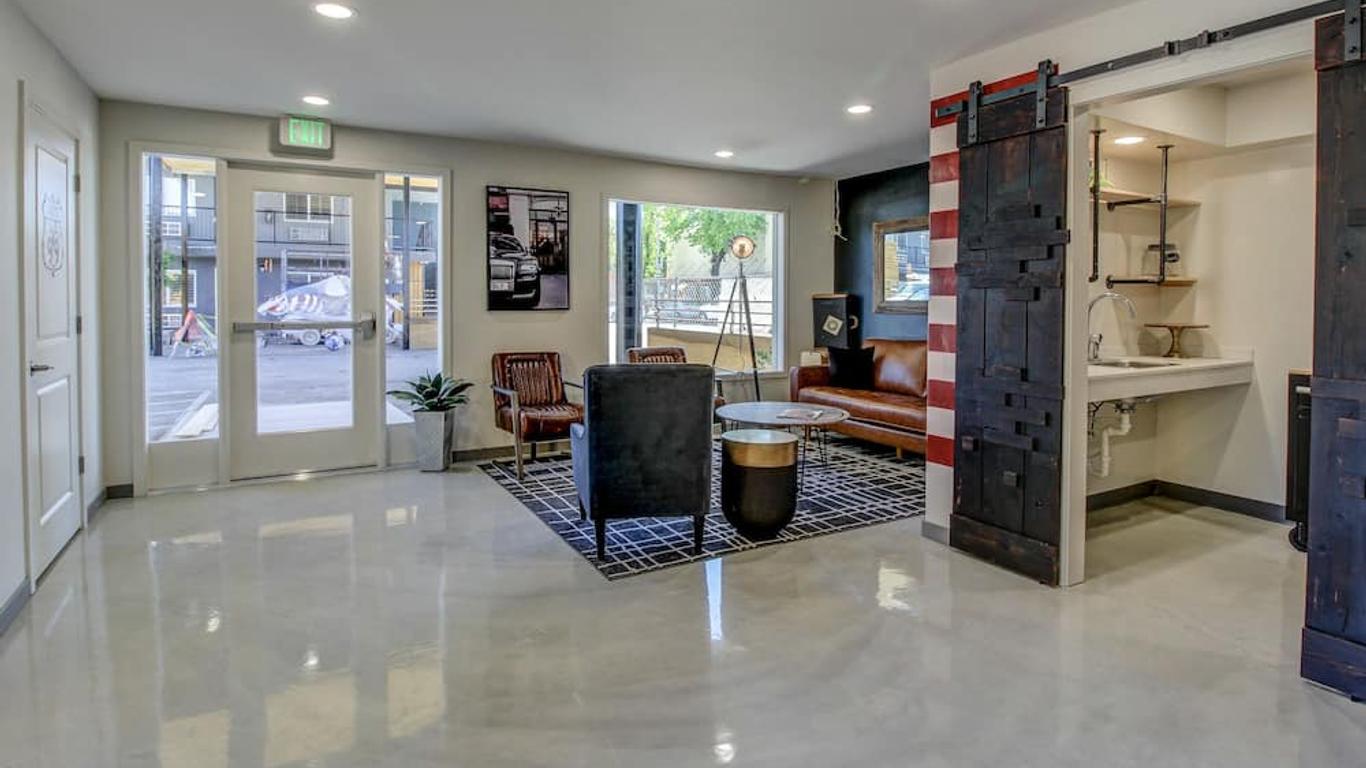 Americana Modern Hotel