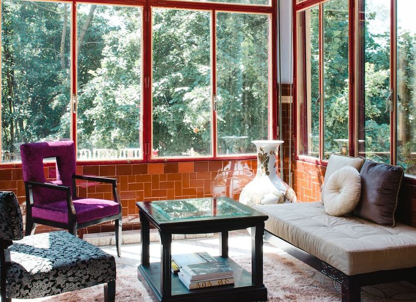 Hotel Boutique Torre Barcelona lounge in Sant Cugat del Vallès with forest views and sunlit floor-to-ceiling windows