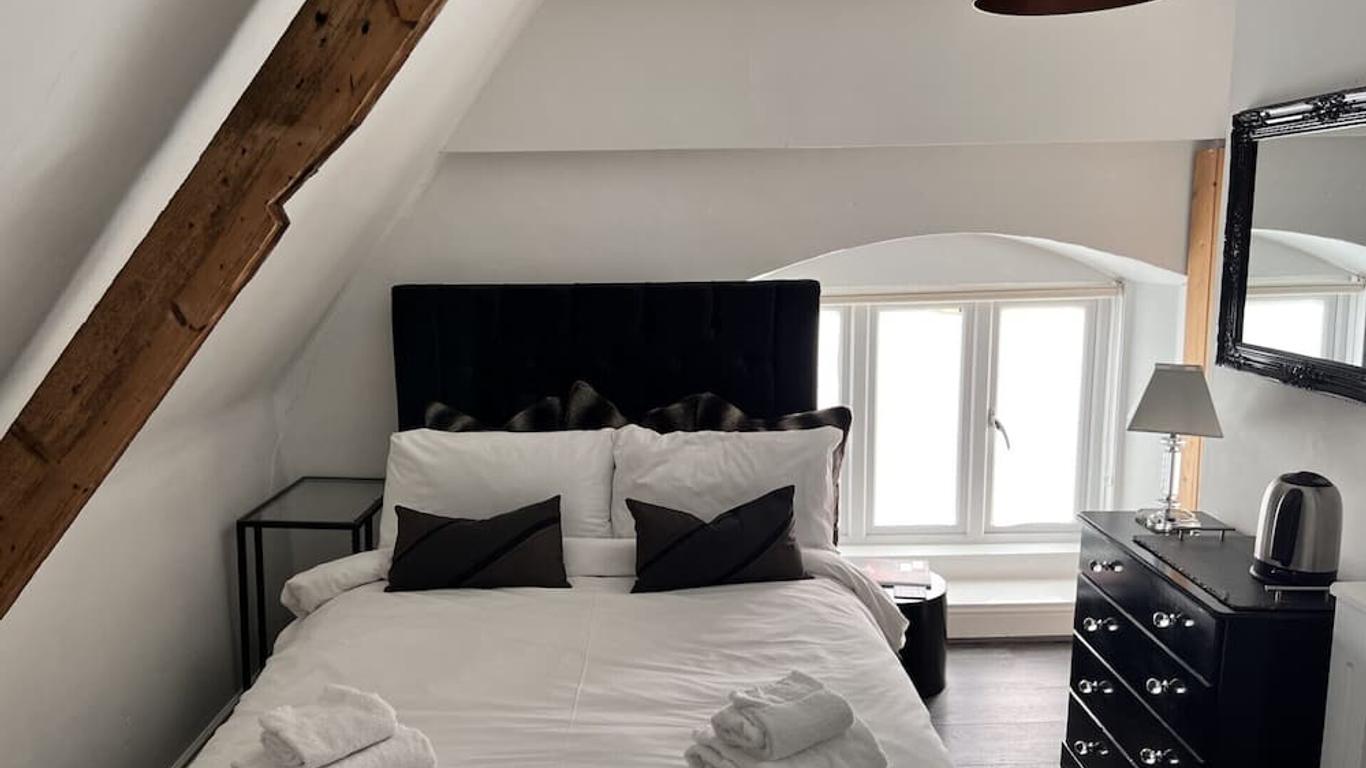 Olde Hall B & B