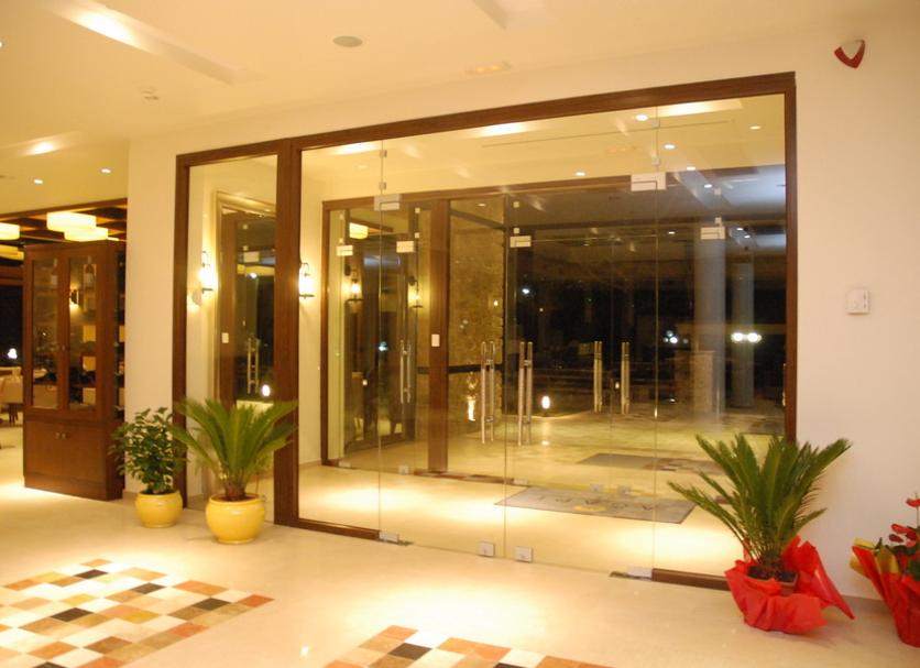 Hotel Entrance Photo