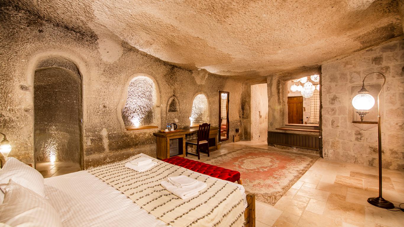 Hera Cave Suites