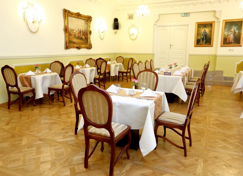 Restaurant Photo