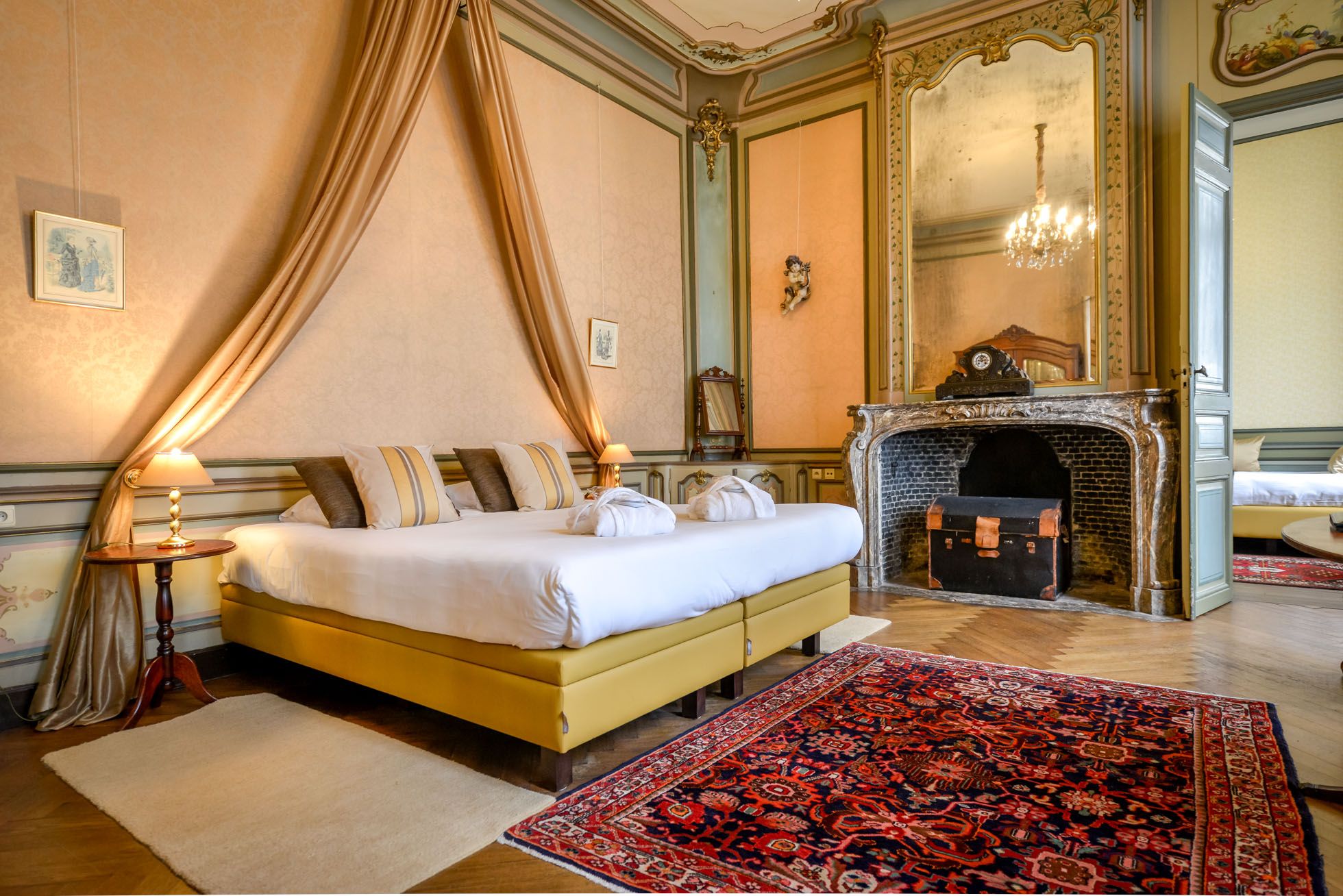 Hotel Jan Brito Bruges guest room with canopy bed and ornate fireplace